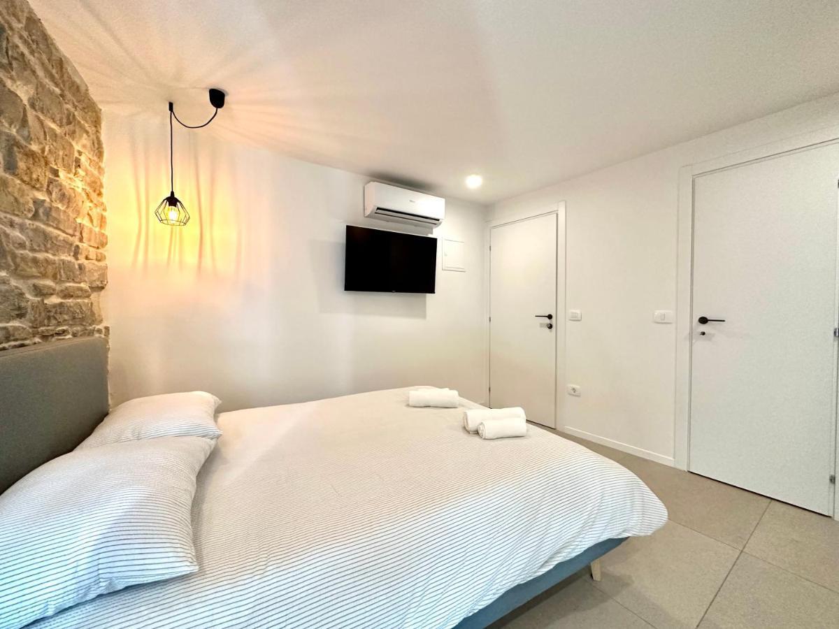 Damir Skomina Apartments Capodistria Esterno foto